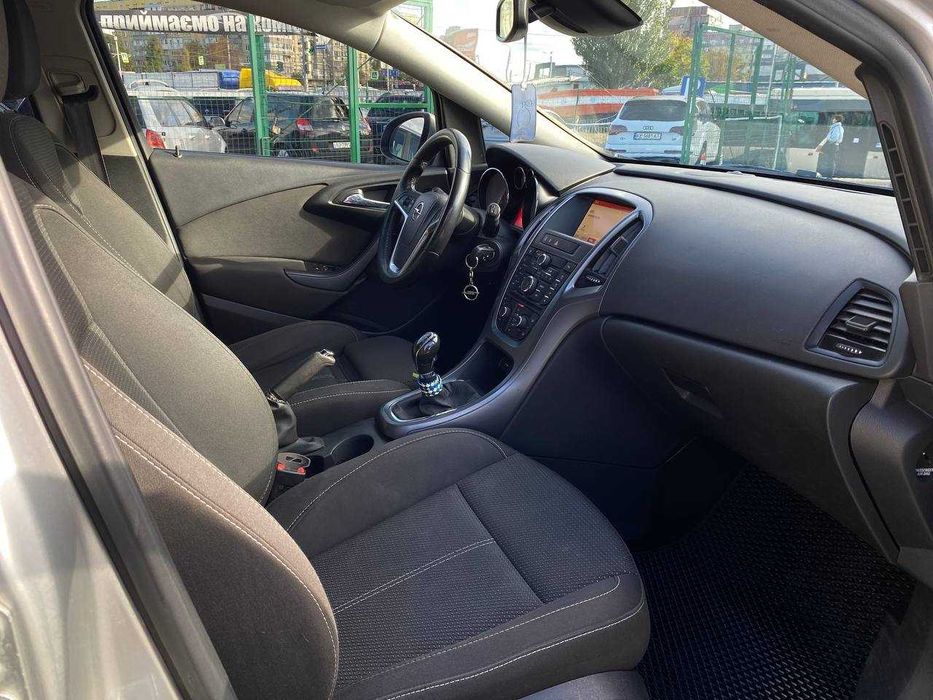 Продам Opel Astra 2015 1.6 Дизель , обслужена.