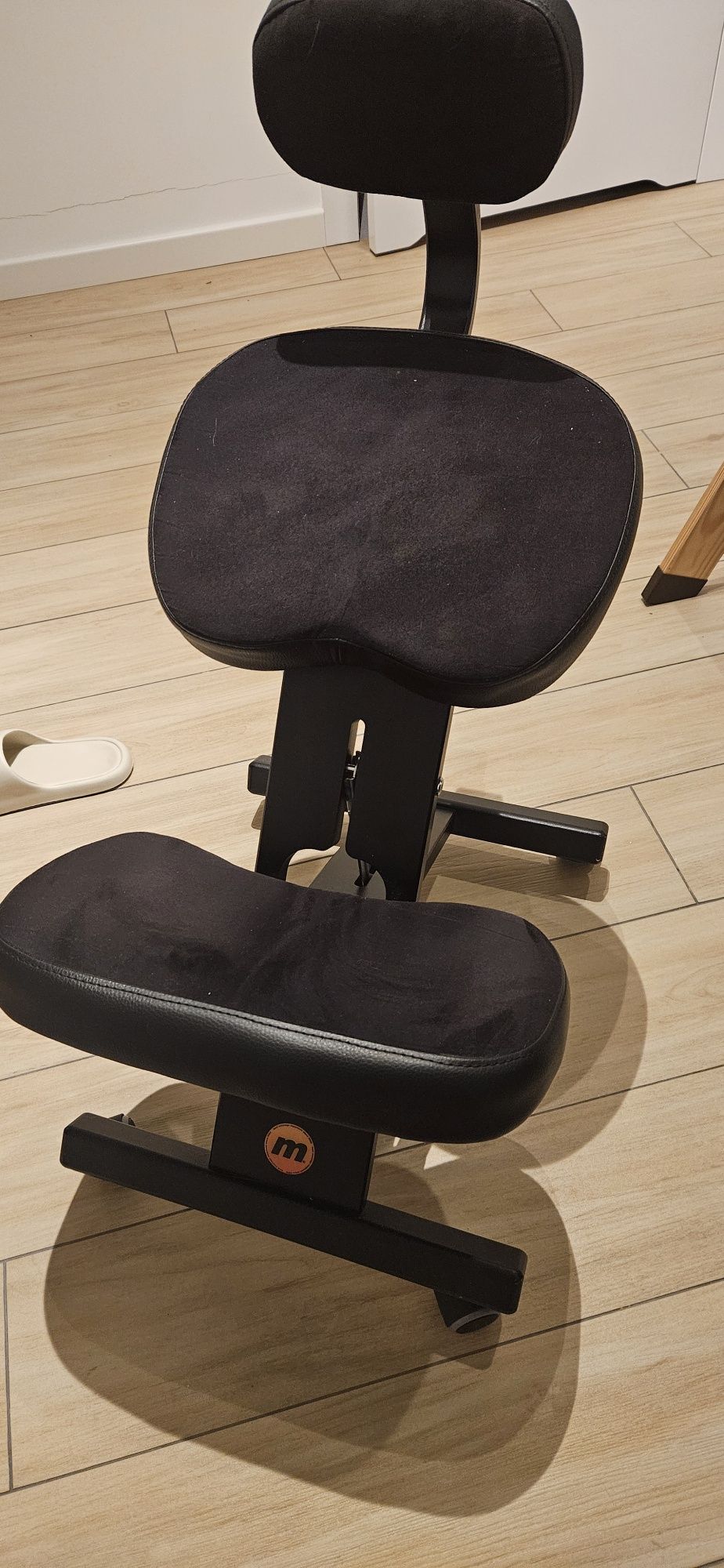 Klękosiad. Klęcznik z oparciem. Ergo comfort plus