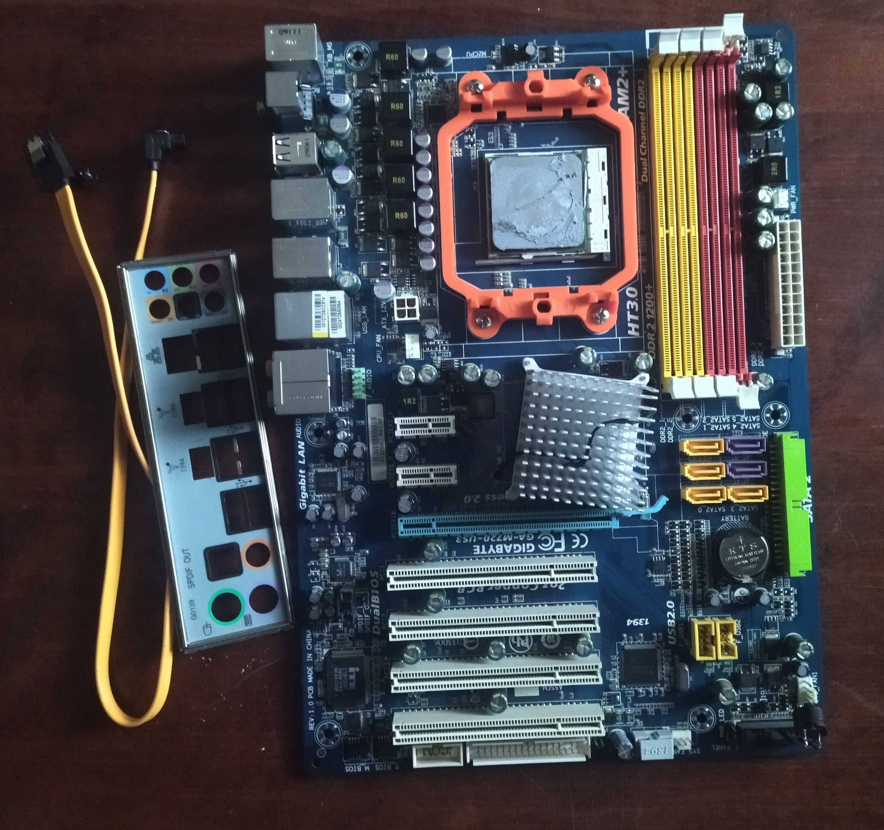 Gigabyte Ga-M720-US3