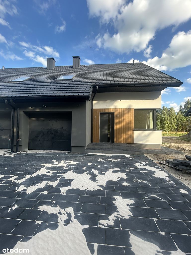 Ostatni Dom W 1 Etapie, Sosnowe Osiedle