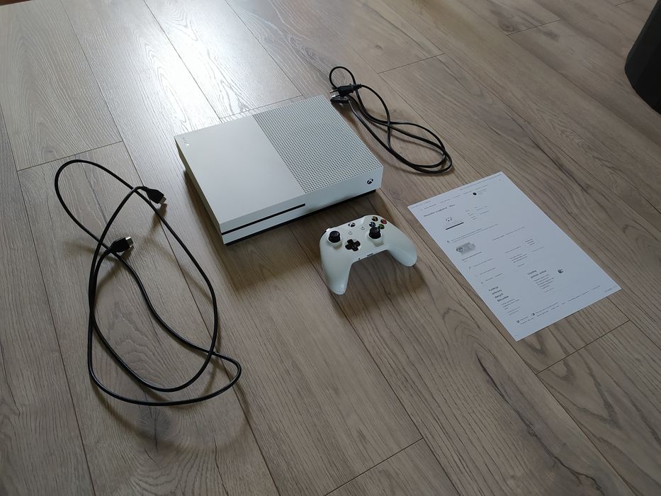 Xbox One S 1TB z napędem JAK NOWY 4K Komplet Gry Fortnite PES 2025