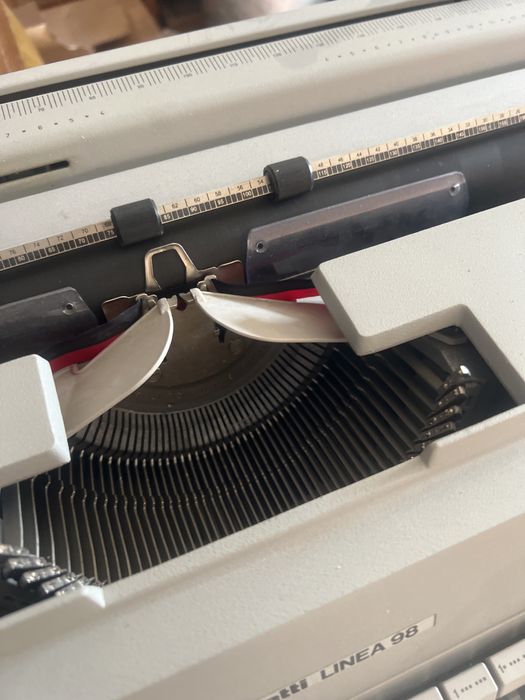 Maquina de escrever Olivetti Linea 98