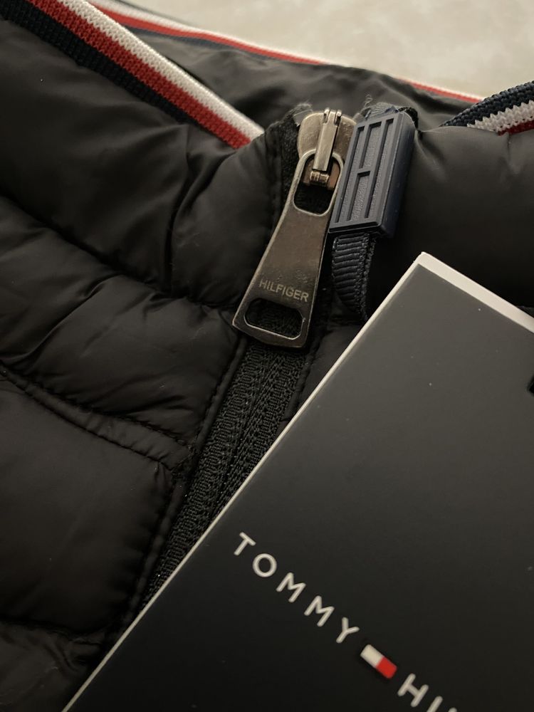 Czarny bezrekawnik meski Tommy Hilfiger rozmiar L