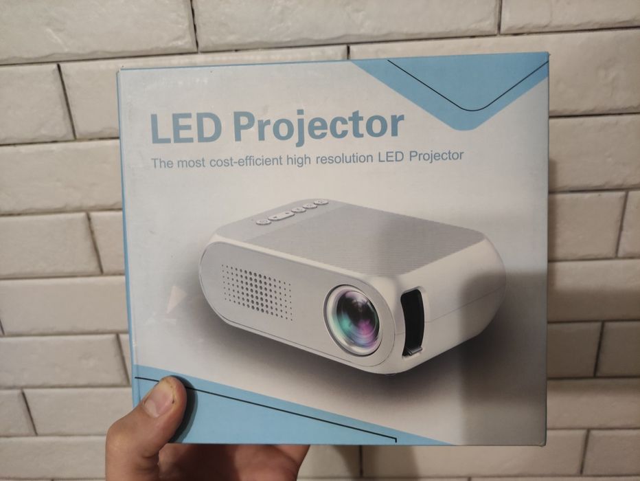 Портативний проектор YG-320 Mini 700 lumen з динаміком, підтримка 1080