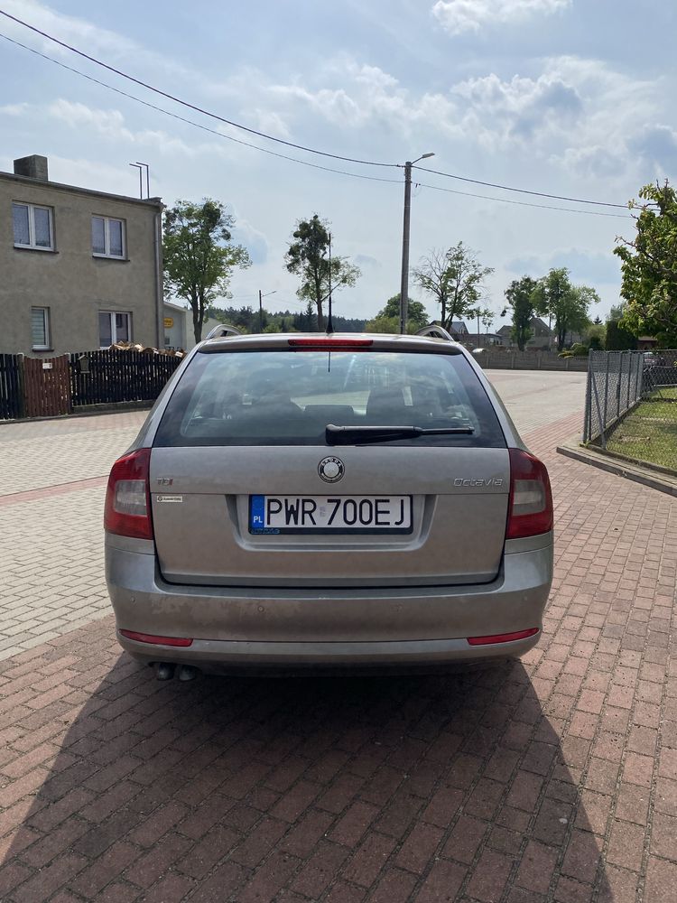 Skoda Octavia Kombi 2.0 TDI 140KM Ambiente