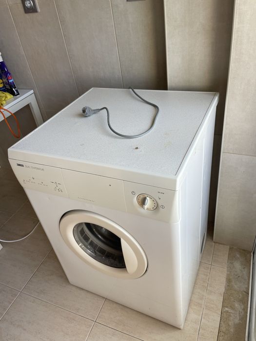 Maquina de Sacar Roupa Zanussi