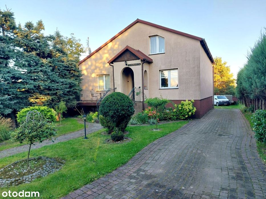 Dom z pięknym ogrodem, umeblowany. Garaż w budynku, piwnica, las, sad.