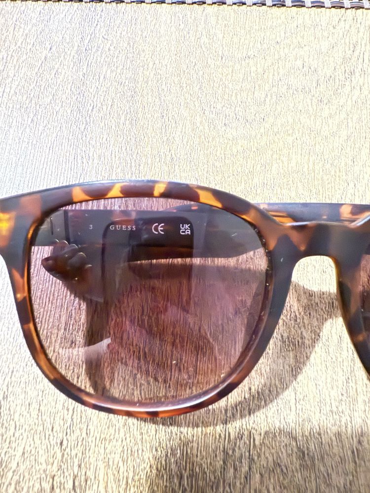 Окуляри бренду Guess