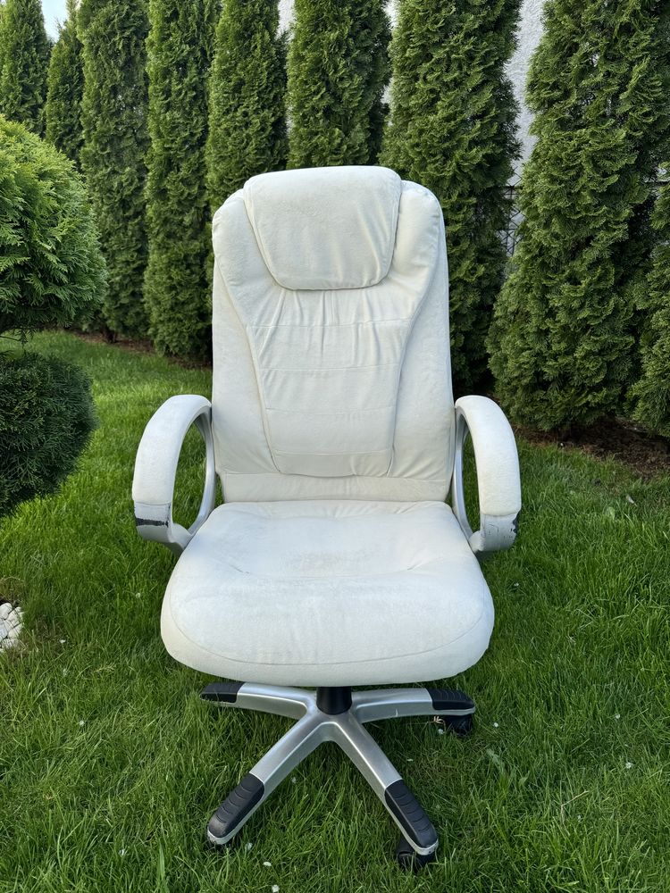 Продаю компютерне крісло.