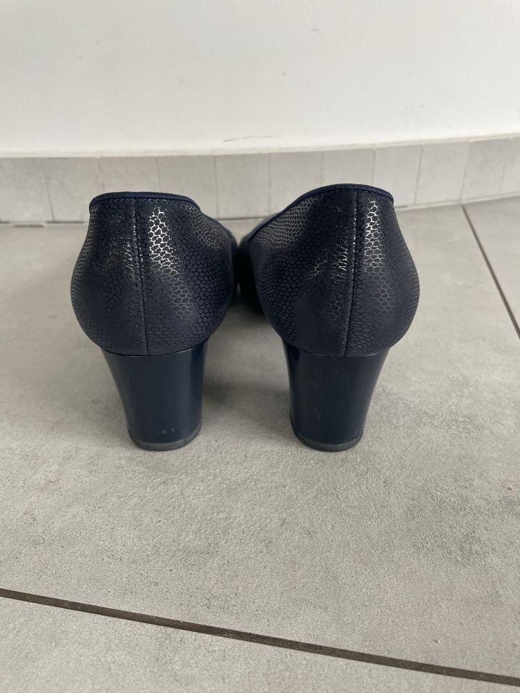 Buty eleganckie czółenka granatowe roz.41 skora
