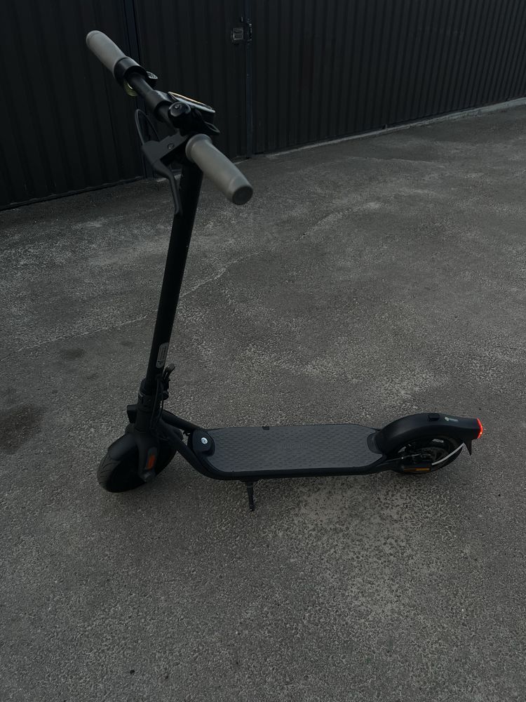 Продам електросамокат Ninebot F25E