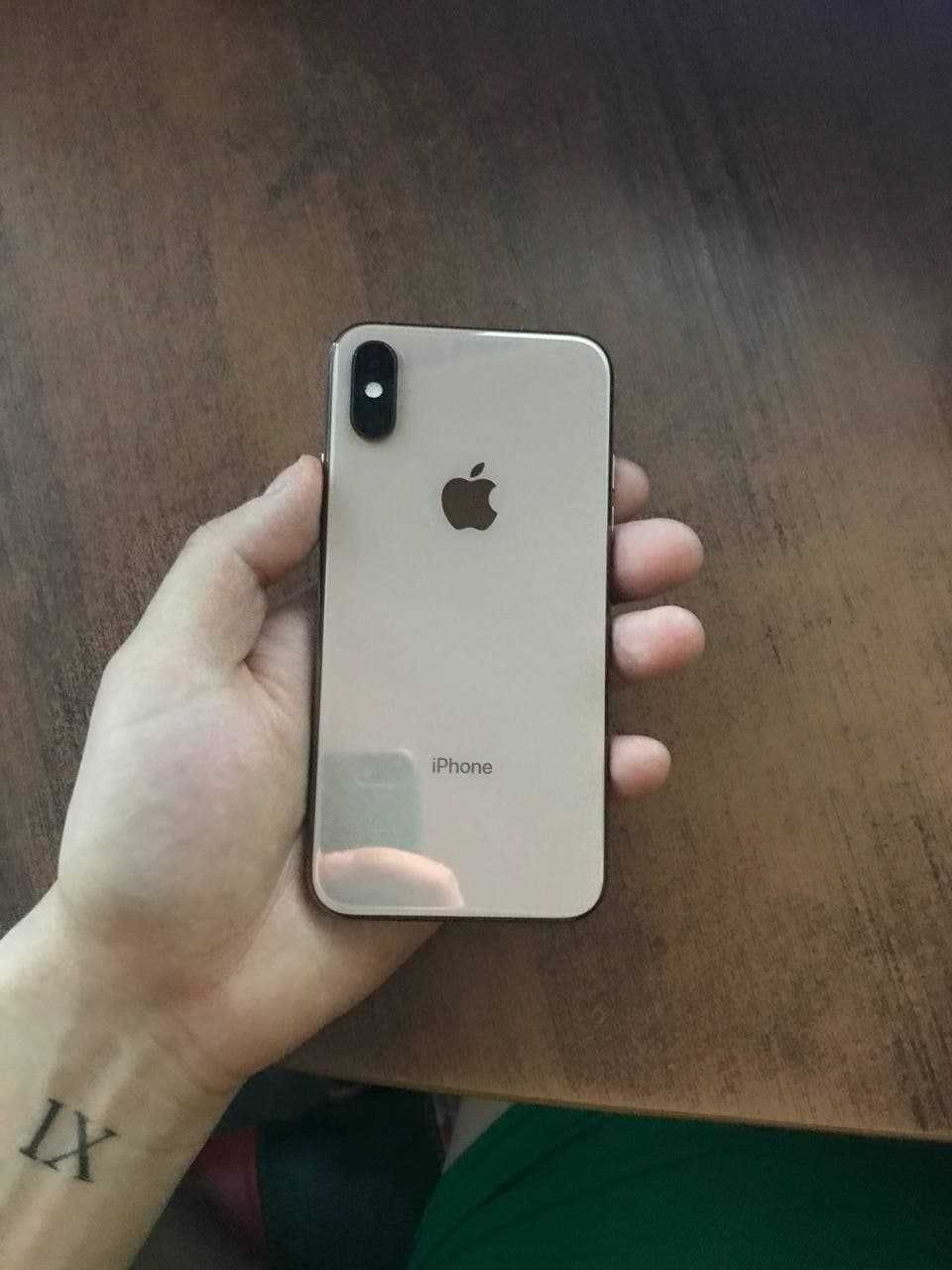 Продам IPHONE XS(64 gb)