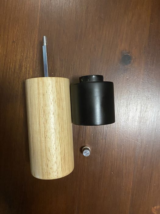 Moinho manual de madeira