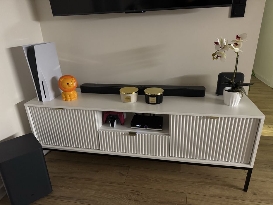 Szafka RTV 154cm biała ryflowana