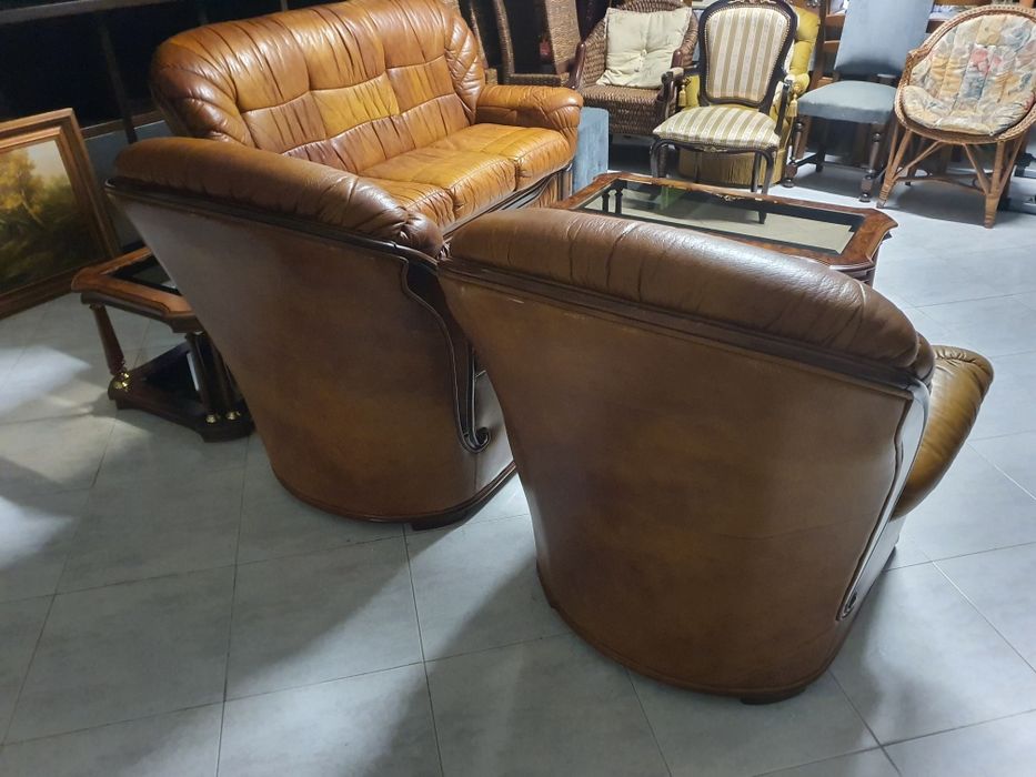 Conjunto de sofás em Pele