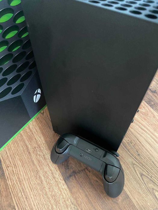 Продам Xbox Series X (б.у.) + Read Dead Redemption 2 (Steel books)