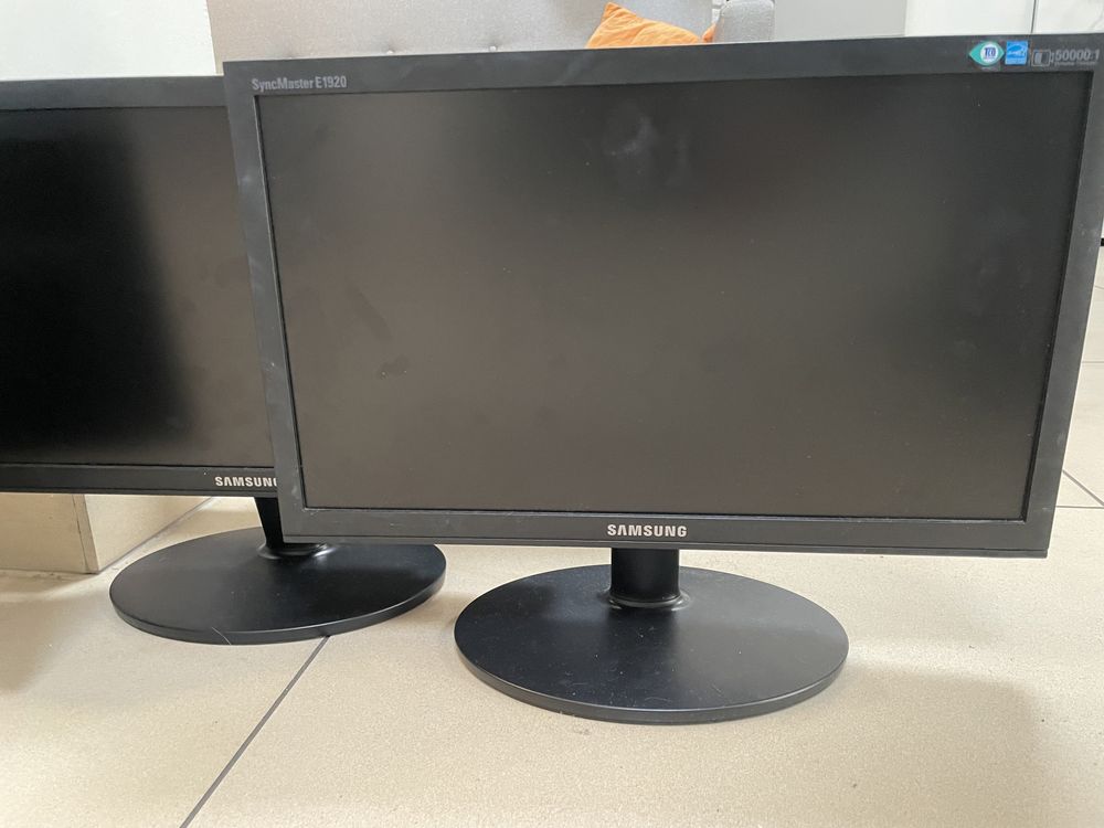 Monitory 14szt 19’ AOC, Samsung LCD używane