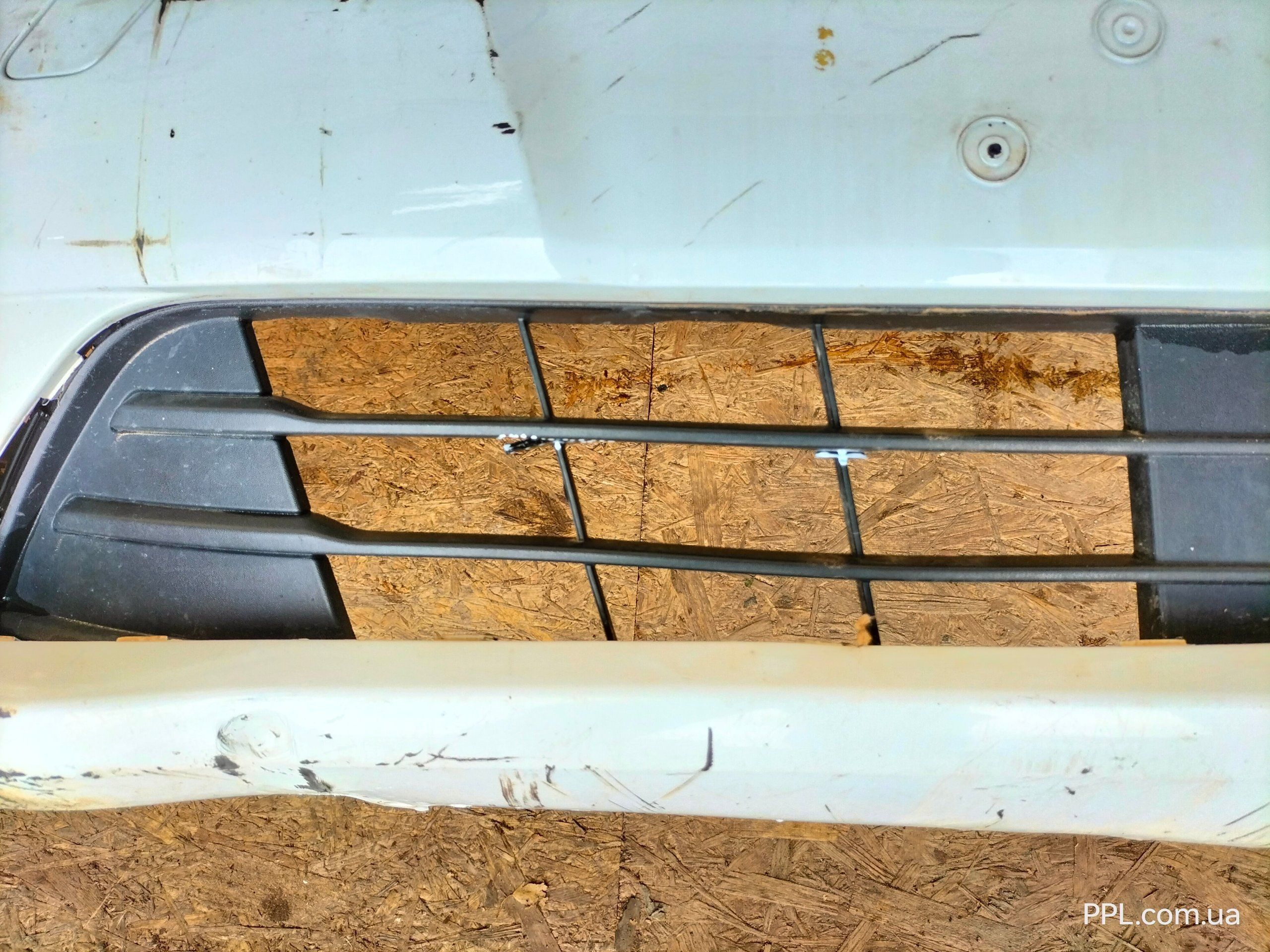 Ford Transit Connect Mk2 19- бампер передний туманка решетка заглушка