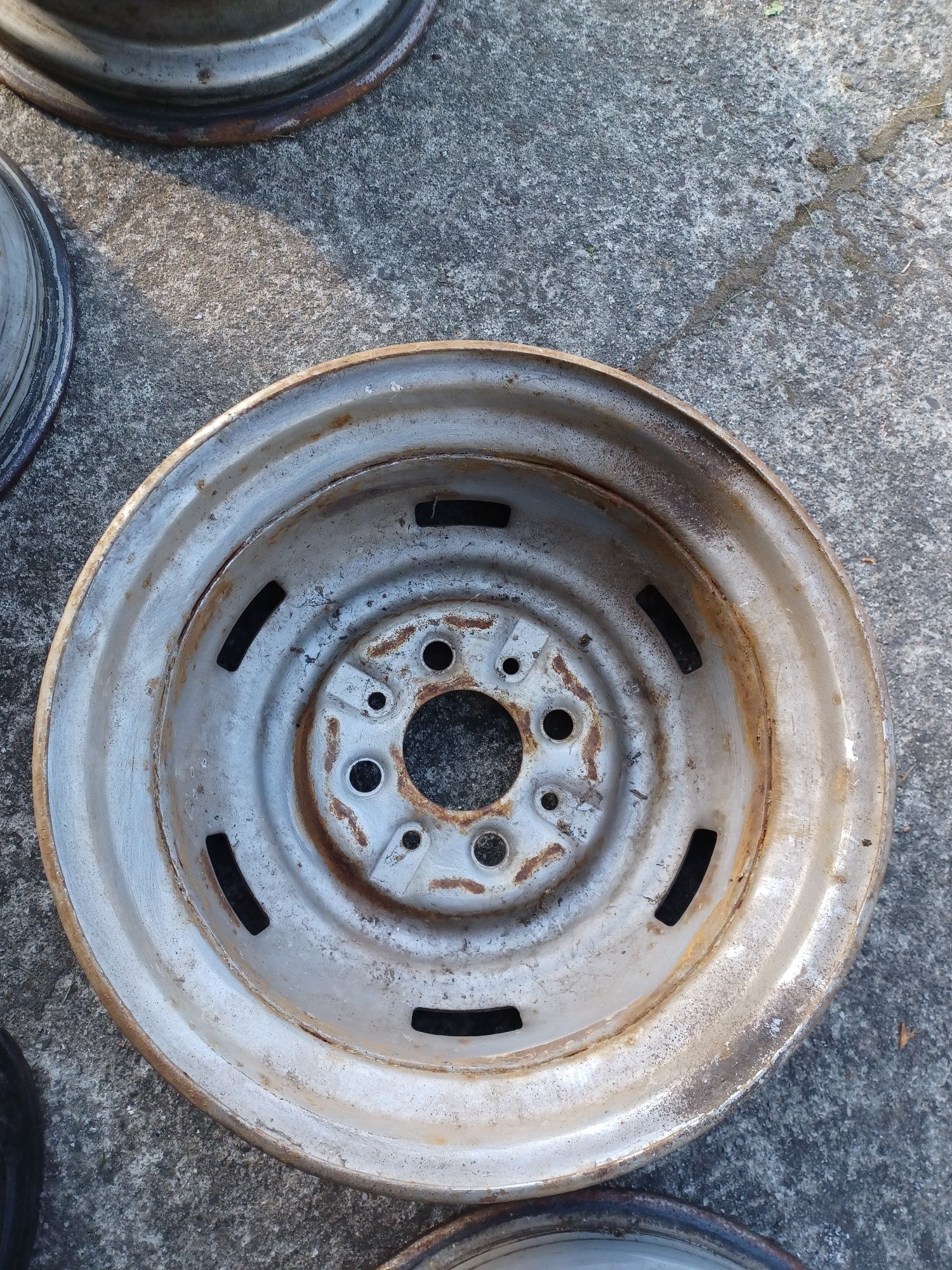 Felgi r12 4x98 fiat maluch 126p przyczepka