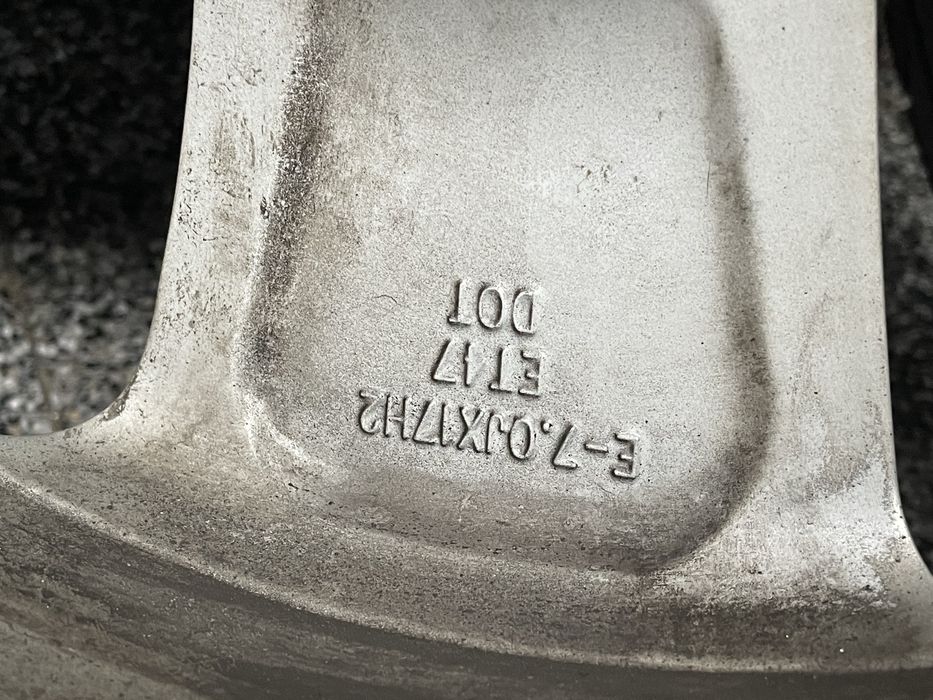 Koła Audi TT 8S A3 8P 8V opony zimowe 225/50/17 7mm,  jak nowe