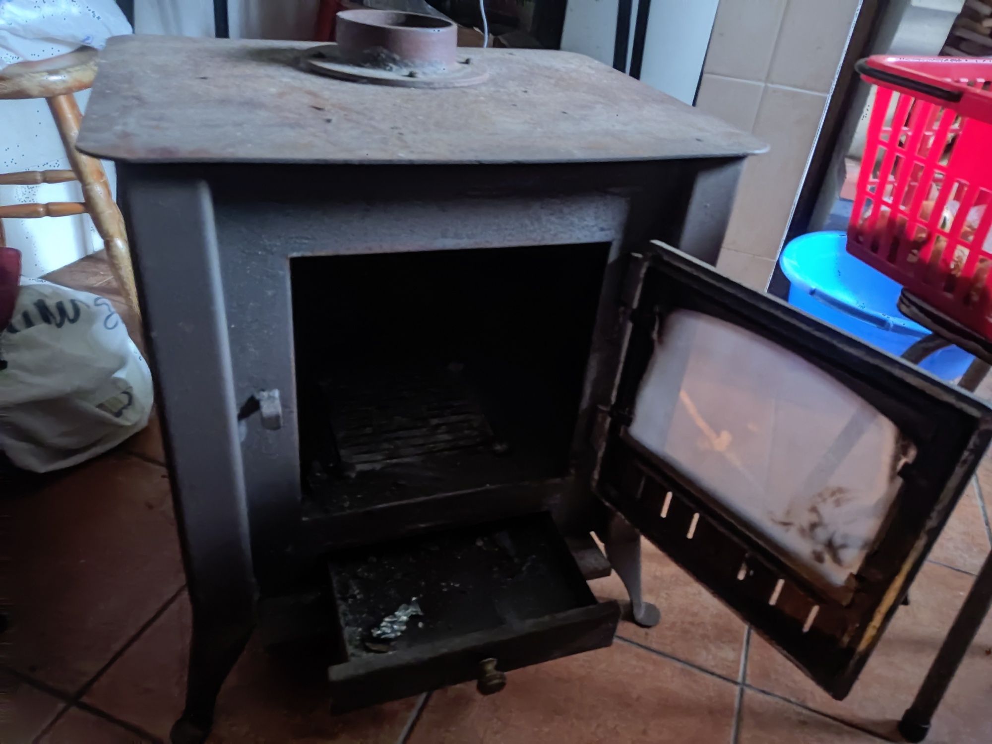 Vendo salamandra antiga
