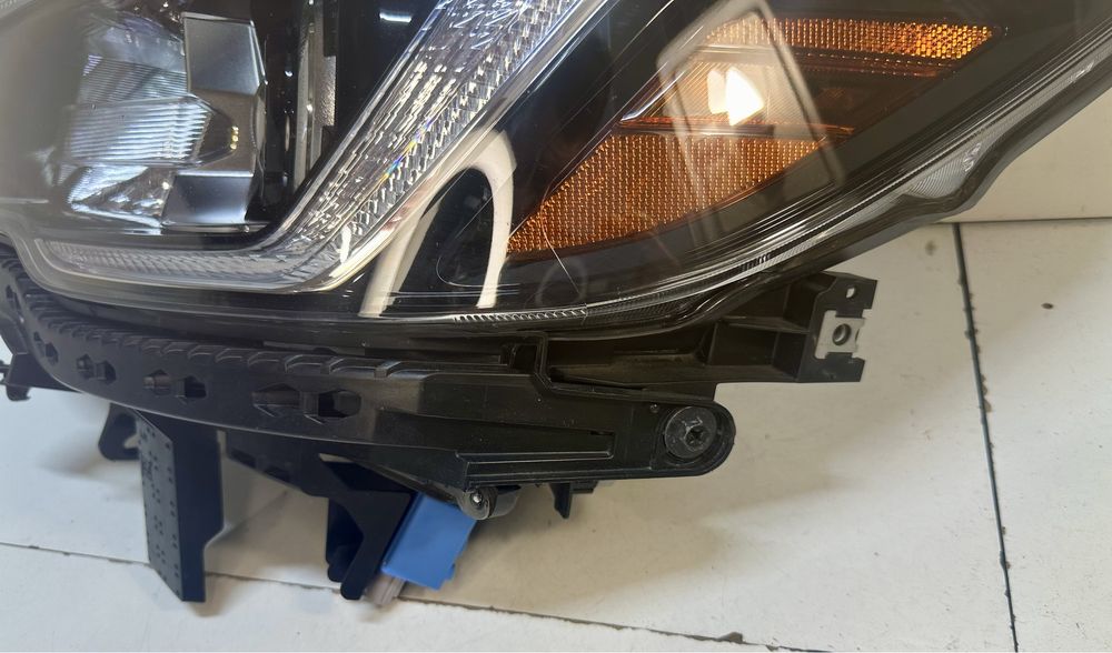 Фара левая Subaru Forester USA Led 2019 2020 2021 USA