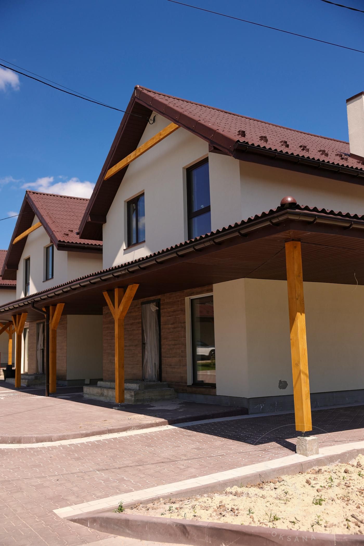 Продаж котеджу у с.Деревач з басейном на території КМ