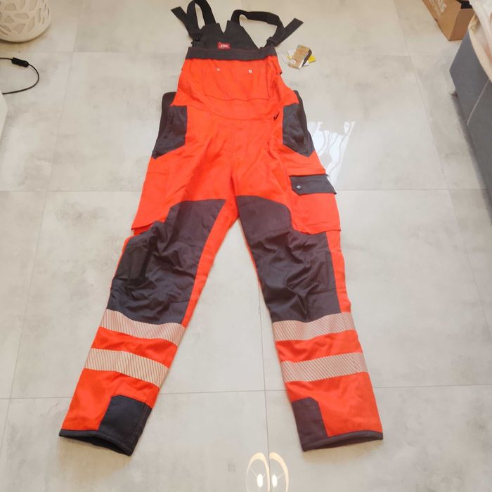 Strój roboczy zimowy spodnie+ kurtka+ czapka typu bandytka.