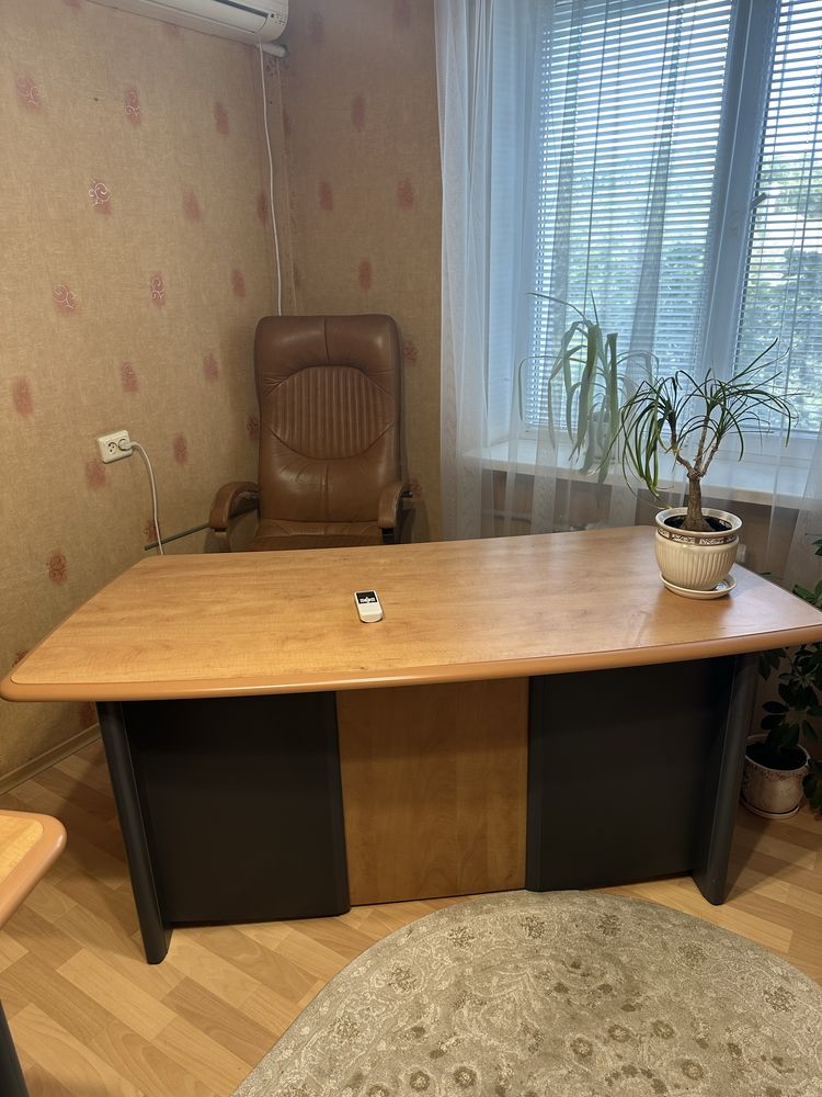 Стілець офісний шкіряний