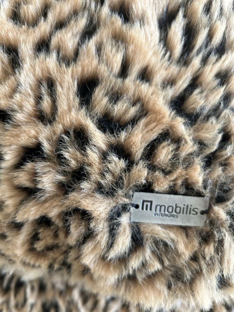 Manta tapa pes + 2 almofadas padrao leopardo