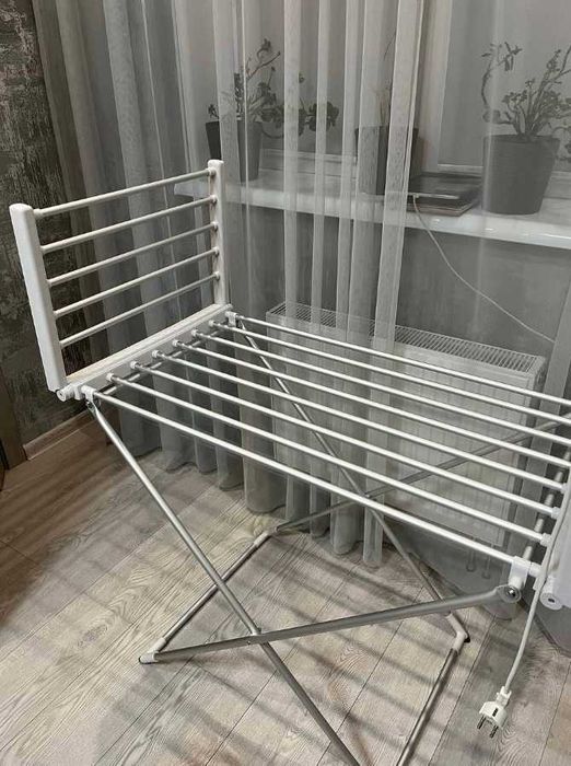 електросушарка з підігрівом для швидкого висушування одягу