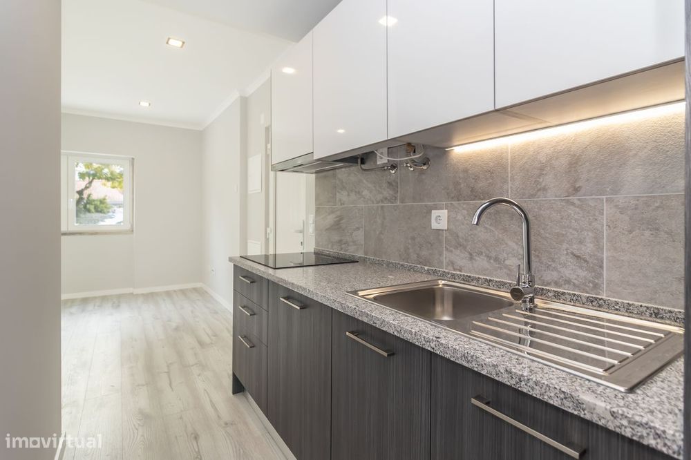 Arrendo Apartamento T1 remodelado- Casal do Marco, P. Pires – 700 Eur