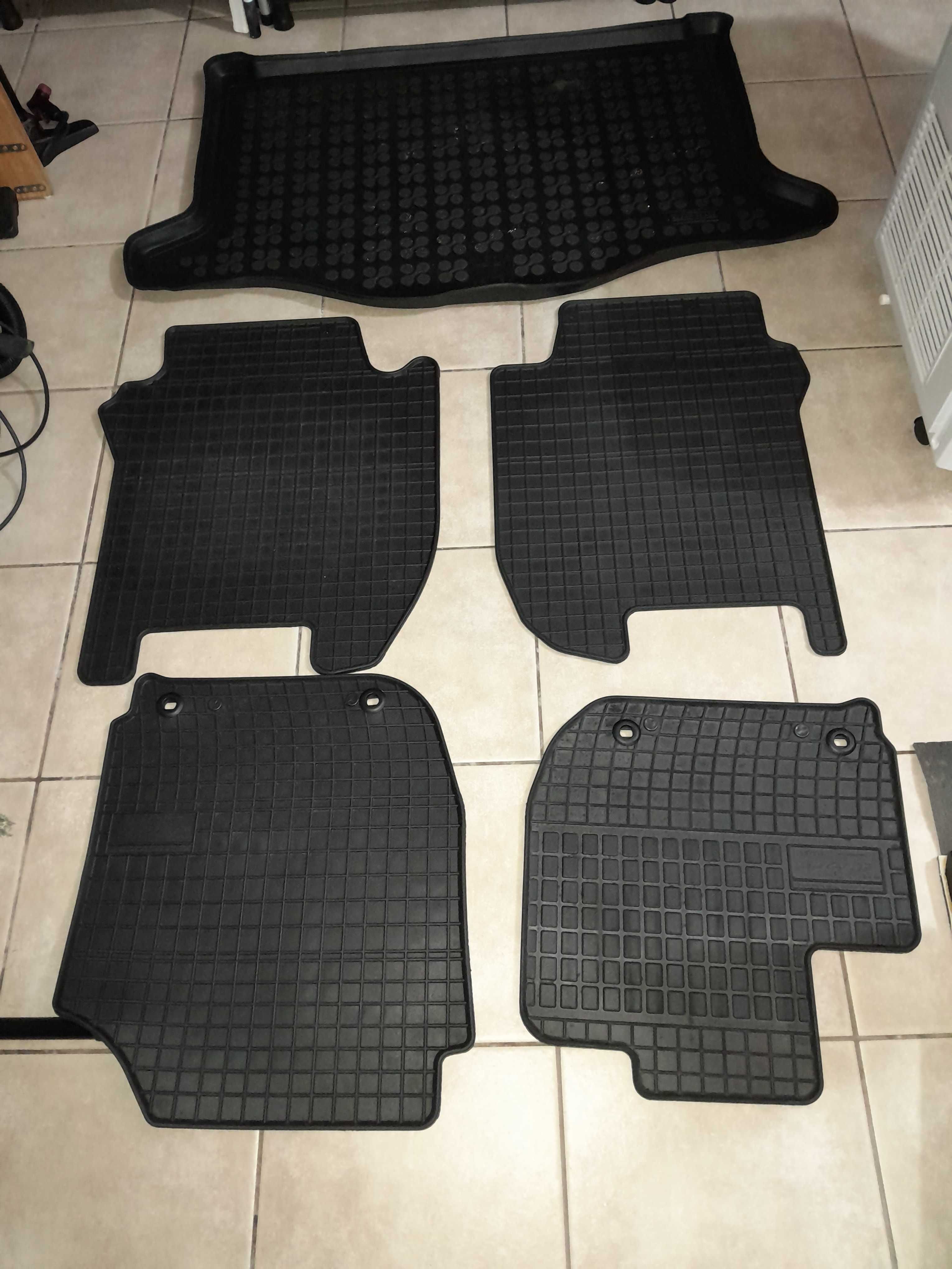 Honda Jazz kit  pneu suplente e tapetes borracha Seat e VW