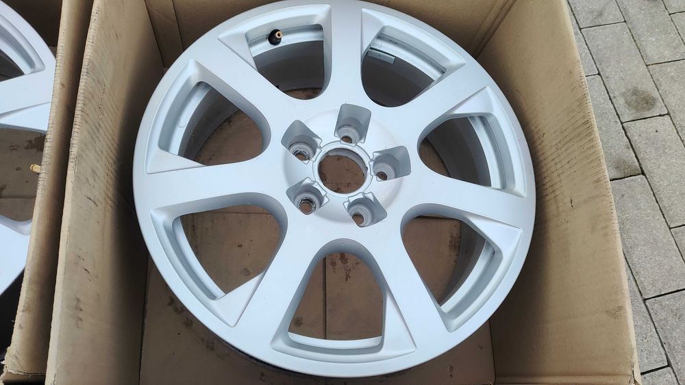 Oryginalne Felgi Aluminiowe Audi A4 B8 17 5x112 7J ET37
