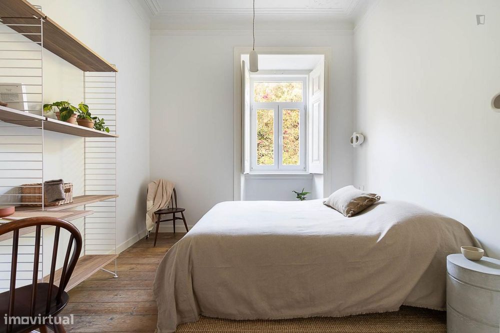 748087 - Quarto com cama de casal em...