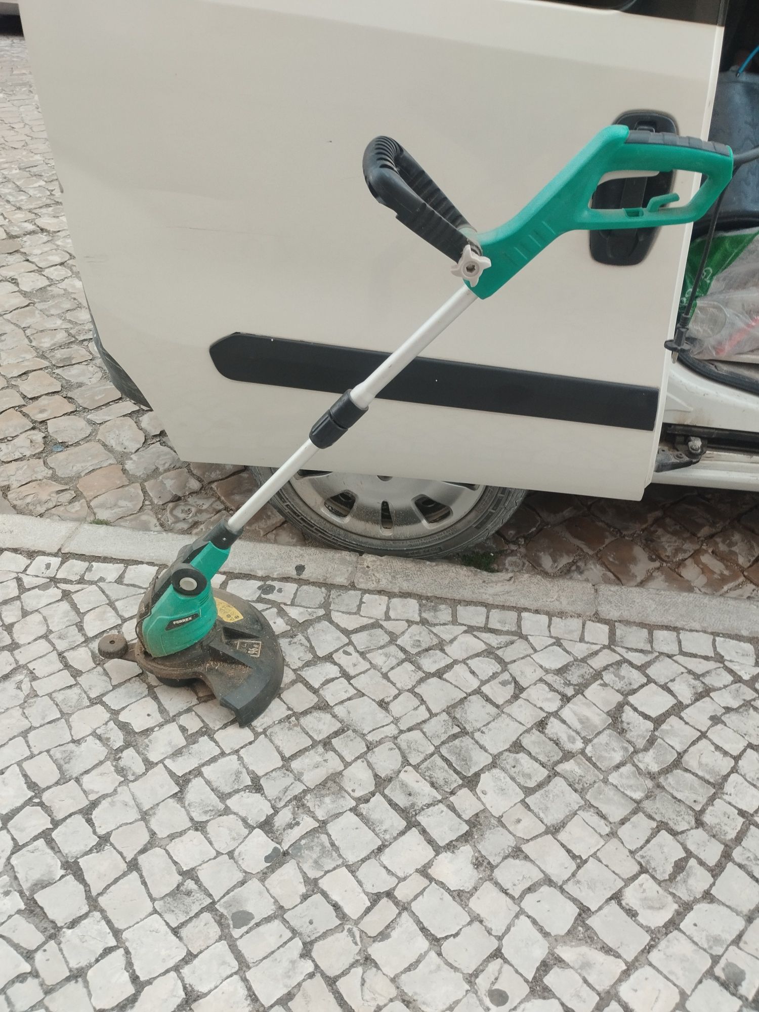 Corta relvas kit