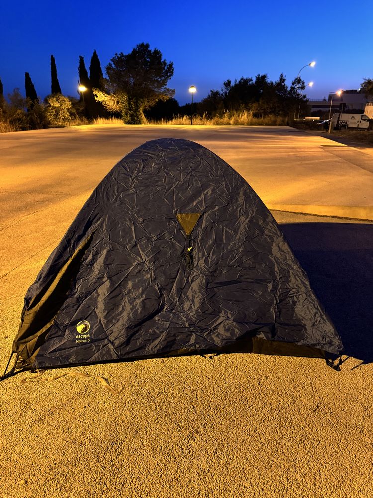 Barraca de campismo para 2 pessoas.