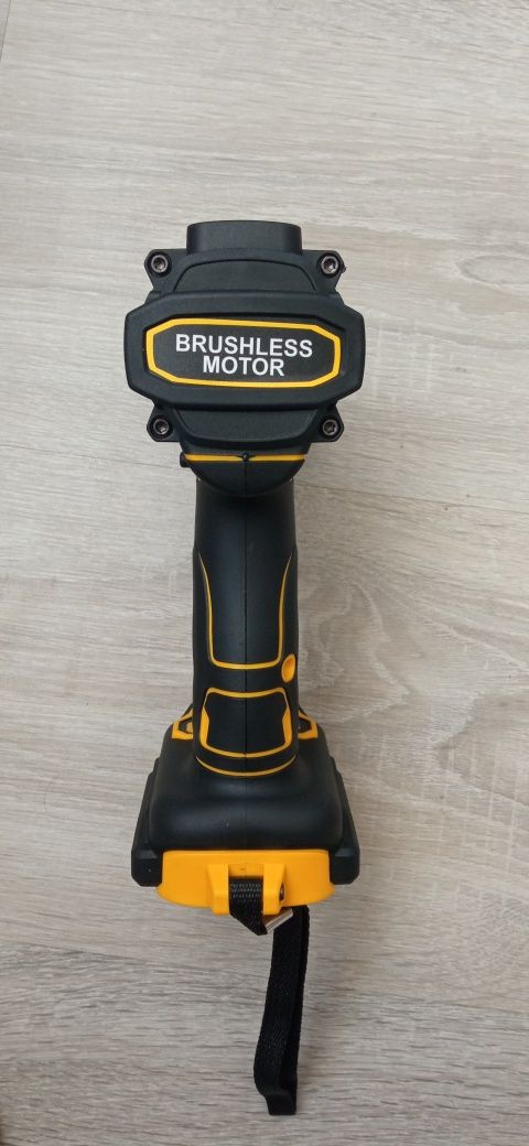 Шуруповерт DeWalt DCD805 18v(20v)