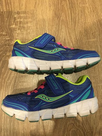 Продам кроссовки Saucony на девочку  р. 29