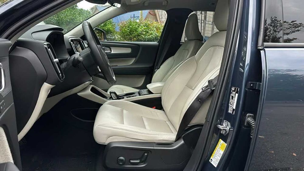 Volvo XC40      2021