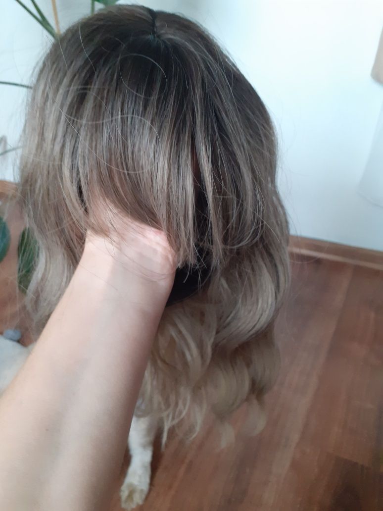 Peruka blond z szarym