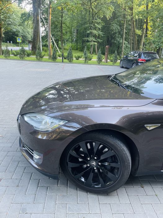 Тесла Модель S 85kw Європа