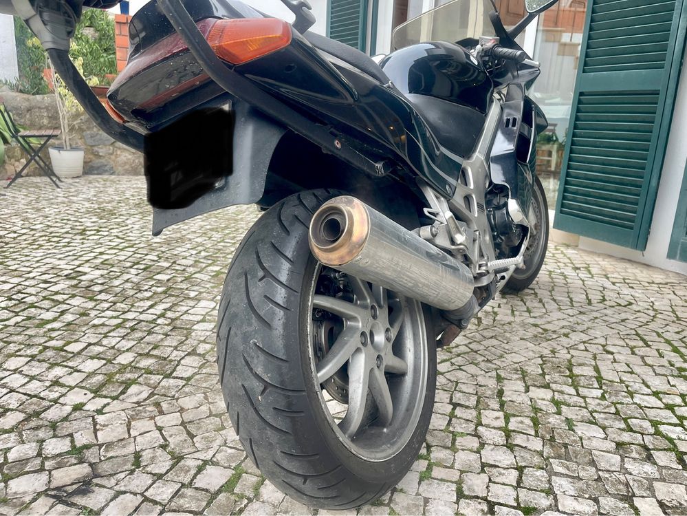 Honda VFR 750 em bom estada geral