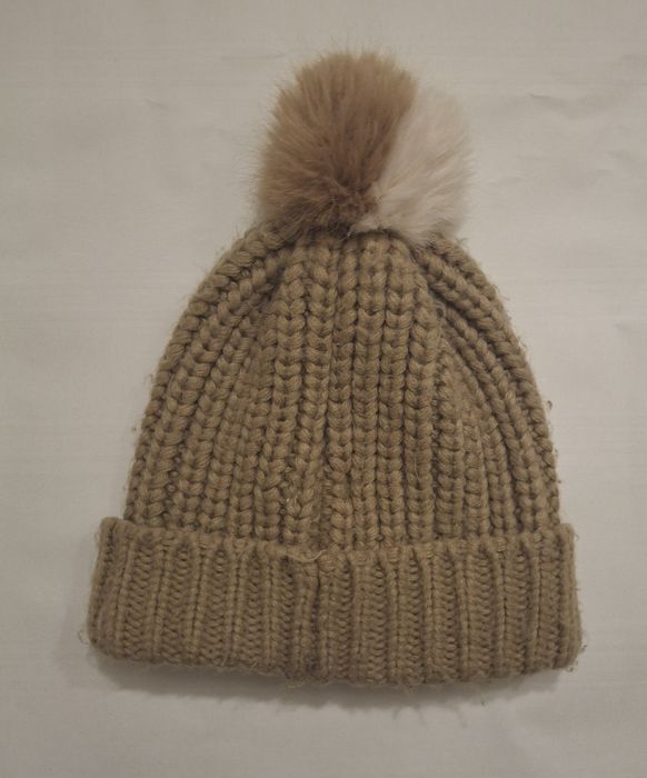 Тепла зимня шапка