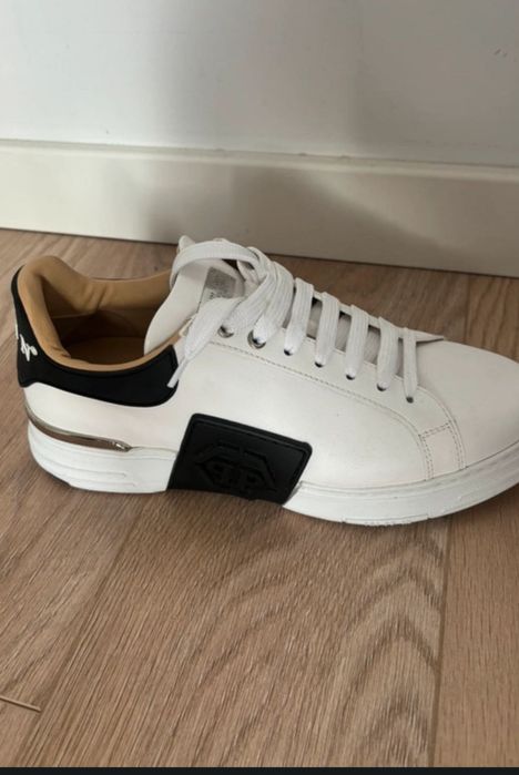 Klasyczne sneakersy Pleina
