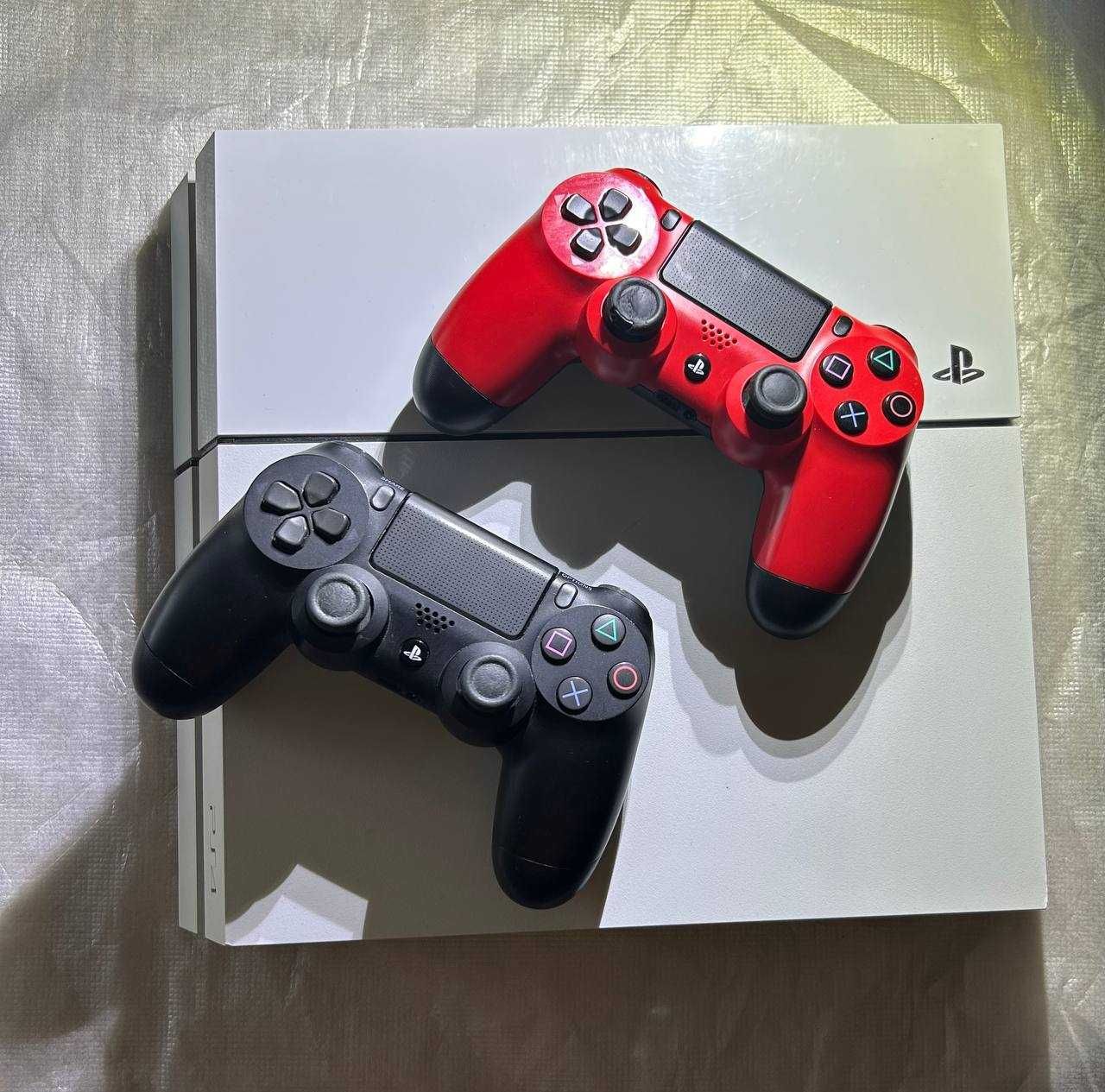 PlayStation 4 Fat (White) + 2 геймпада — отличное состояние