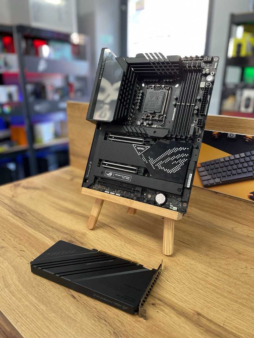 Материнська плата Asus ROG Maximus Z690 Hero