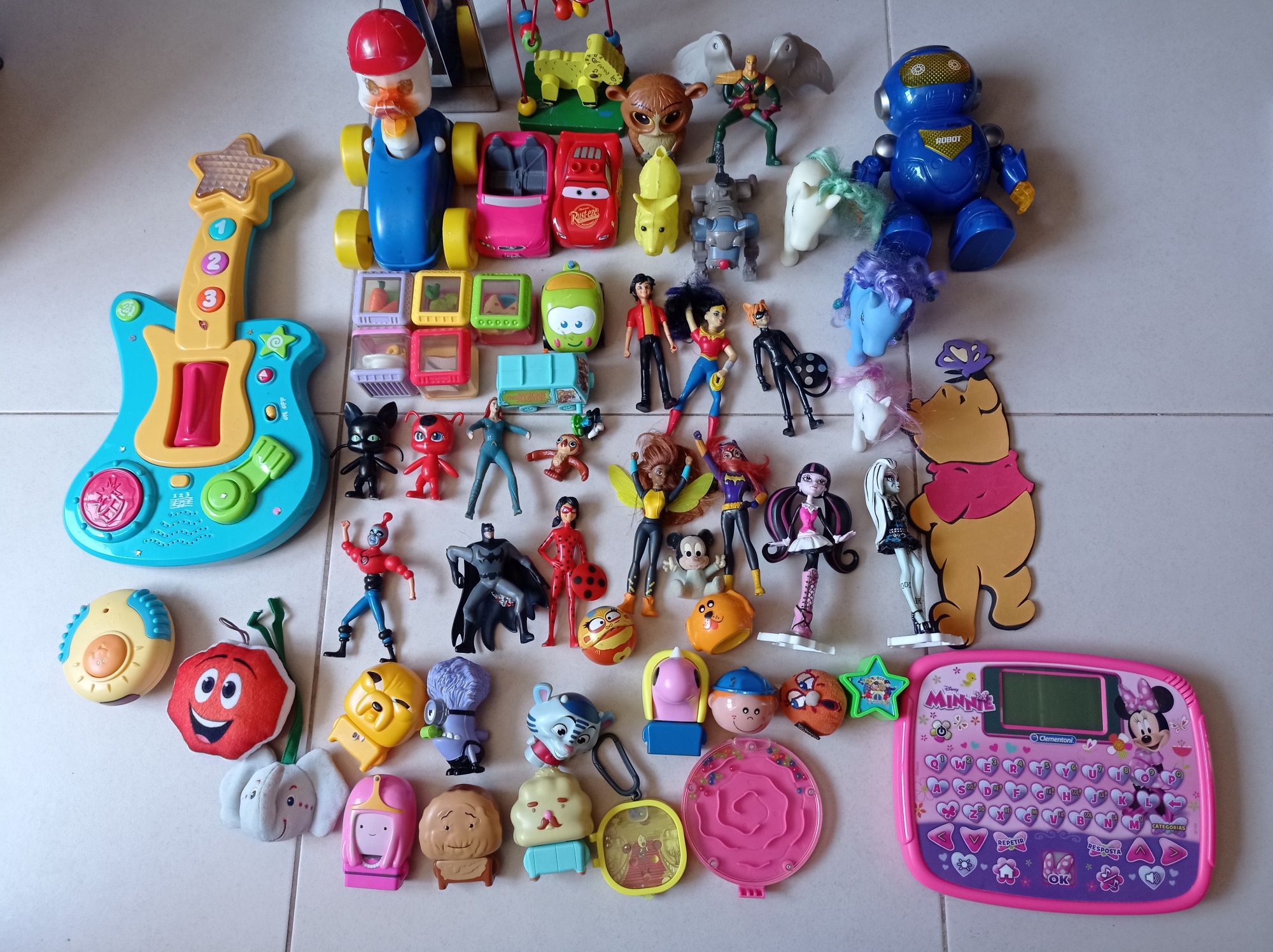Lote brinquedos e puzzles