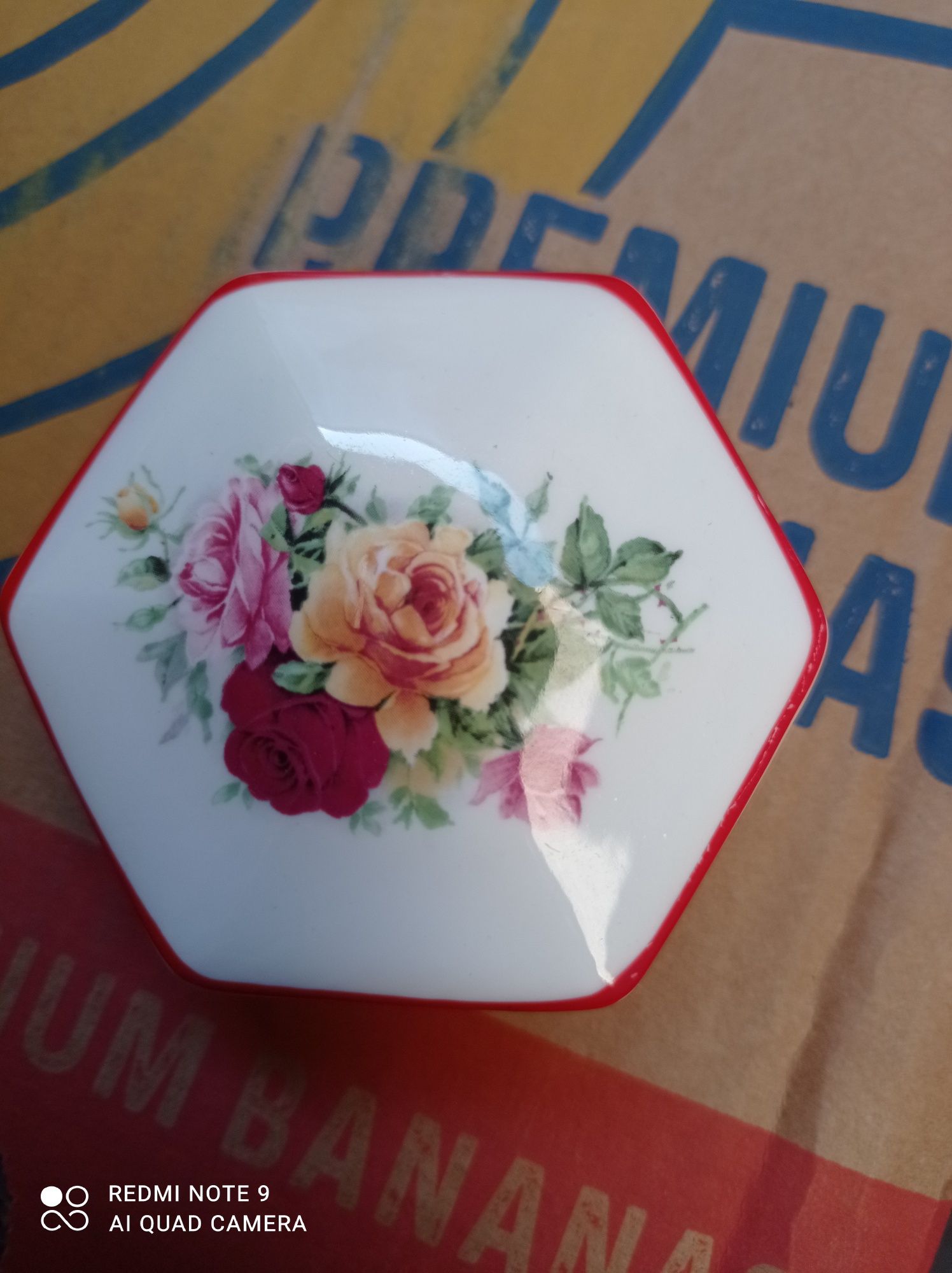 Śliczne puzderko z porcelany Made in England
