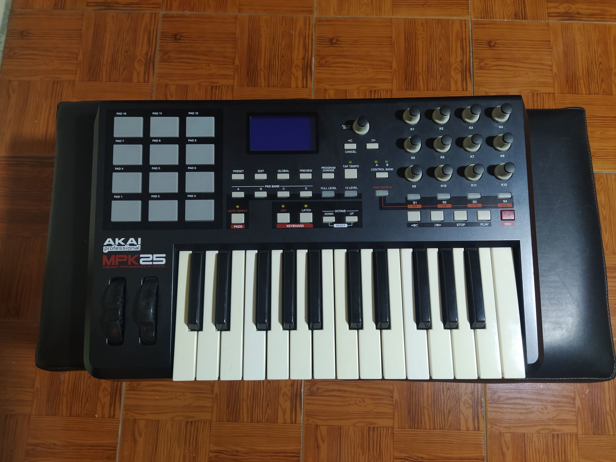 Teclado Akai MPK 25